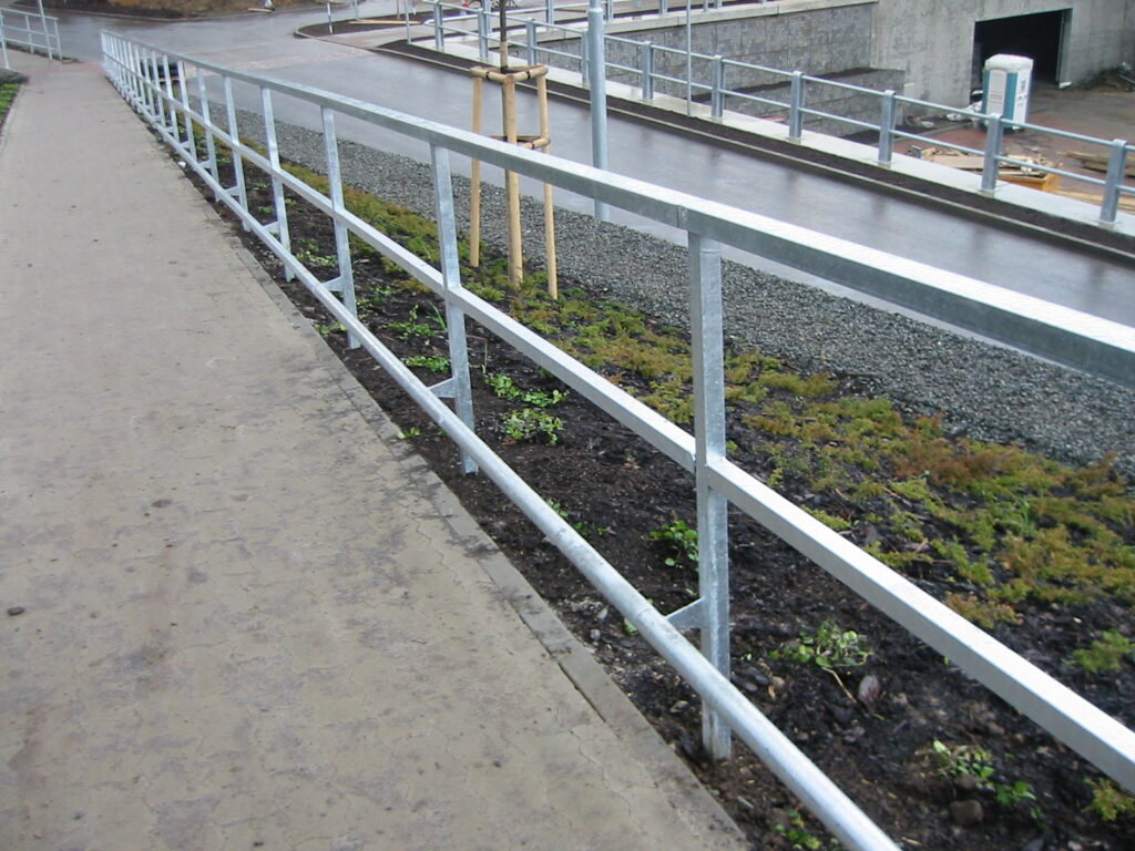 Průmyslové ocelové zábradlí – žárově zinkované (Ikea Černý Most)